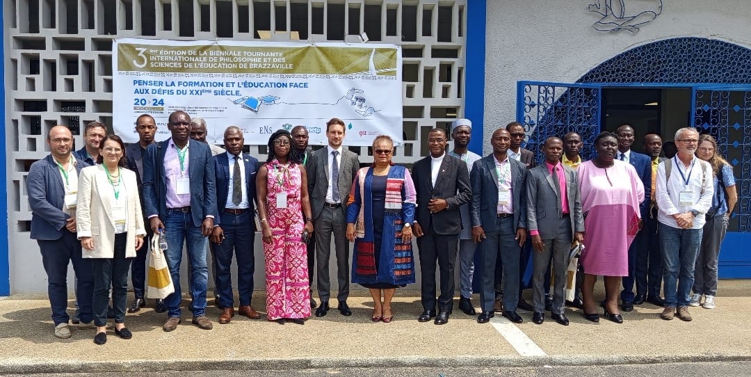 Conseil d’administration de l’association BIPSEFA discutant des décisions stratégiques.